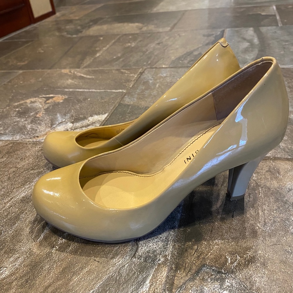 Gianni Bini Nude Pumps